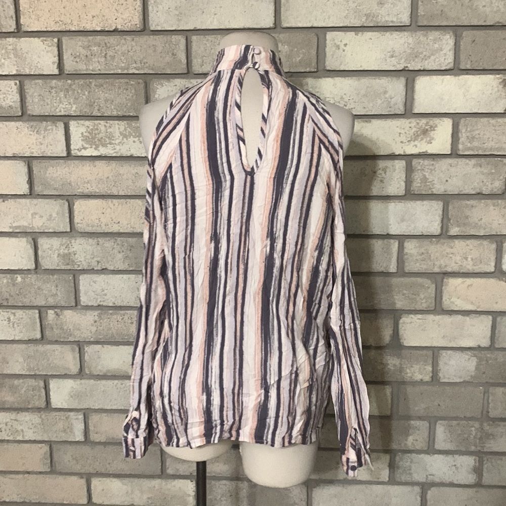 3for$20 blouse medium - Picture 3 of 4